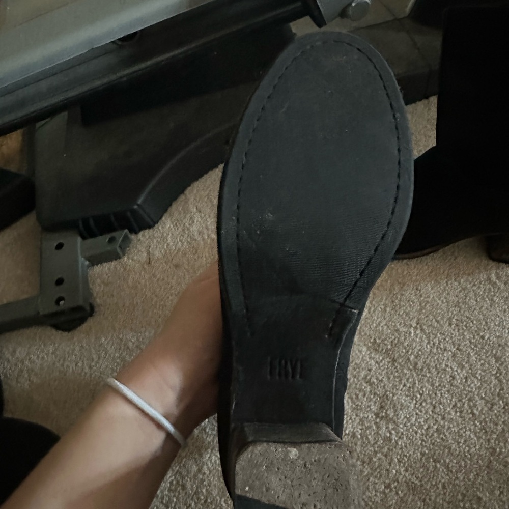 Black barely used FRYE boots. - Picture 5 of 5